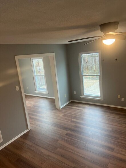Building Photo - 202 Jennifer Dr