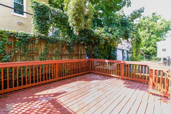 Building Photo - Classy Columbia Heights Row Home! 1/2 Off ...
