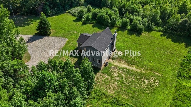 Building Photo - Picturesque 3-Bedroom Home with Cathedral ...