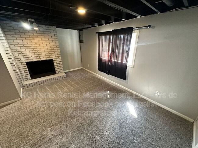 Building Photo - 710 NW Mock Ave