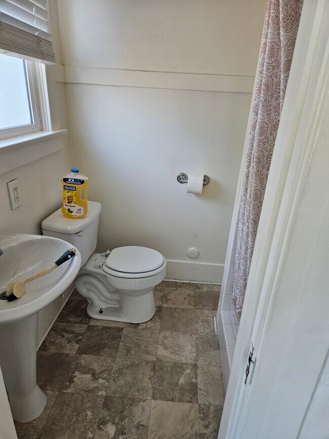 Building Photo - 606 F St