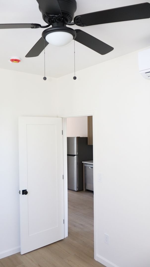 Building Photo - 3 bedrooms 2 bathrooms Duplex with a 2 car garage