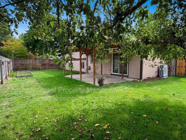 Building Photo - 1634 SW Knollbrook Pl