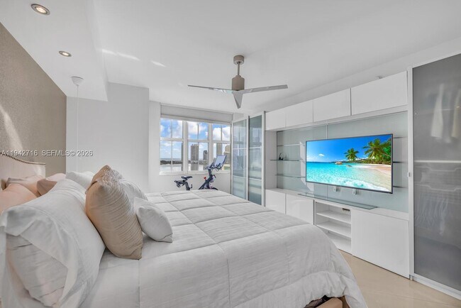 Building Photo - 3340 NE 190th St