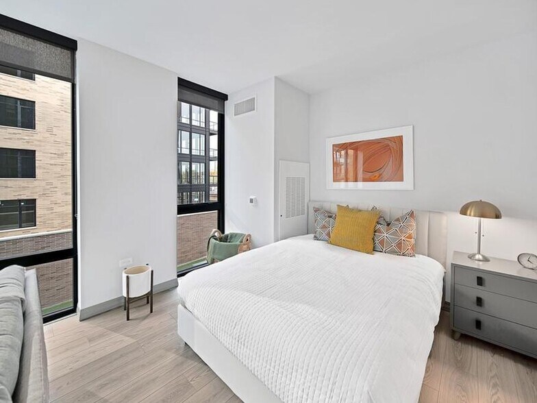 Building Photo - 2141 N Elston Ave