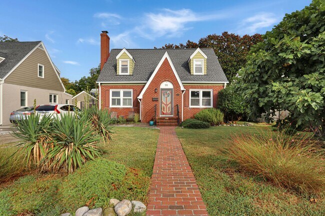 Building Photo - Beautiful Waterview Home on Chesapeake Ave. Contact Victoria Jenkins at (757) 525-7157 for more i...