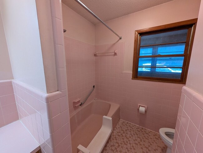 Building Photo - Available to Show