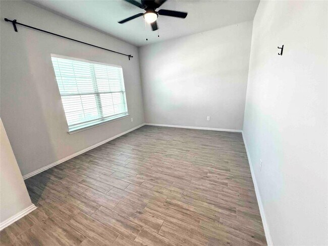Building Photo - 301 Bright Star Ln