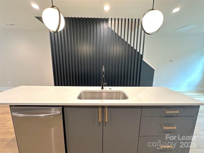 Building Photo - 1358 Briar Creek Rd