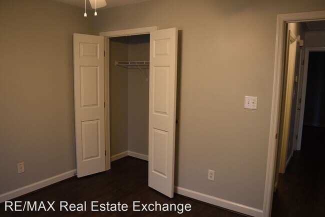 Building Photo - 1000-1008 Pinecrest Dr
