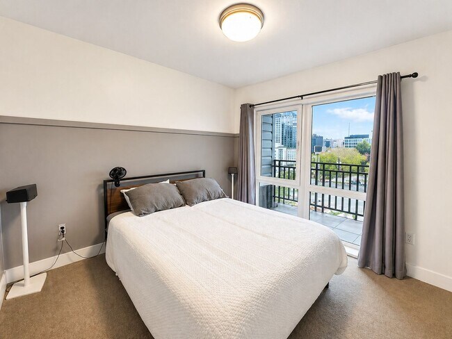 Building Photo - 1bd/1.5ba Seattle Condo