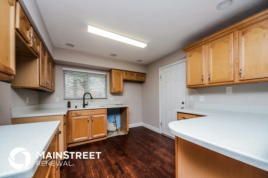 Building Photo - 10851 Waterford Ct