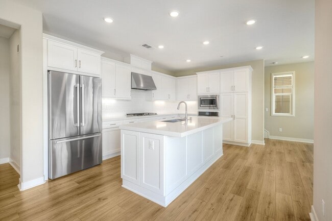 Building Photo - 6675 Agave Cir