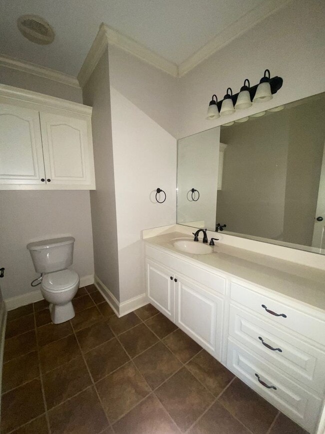 Building Photo - 314 Romar Pl