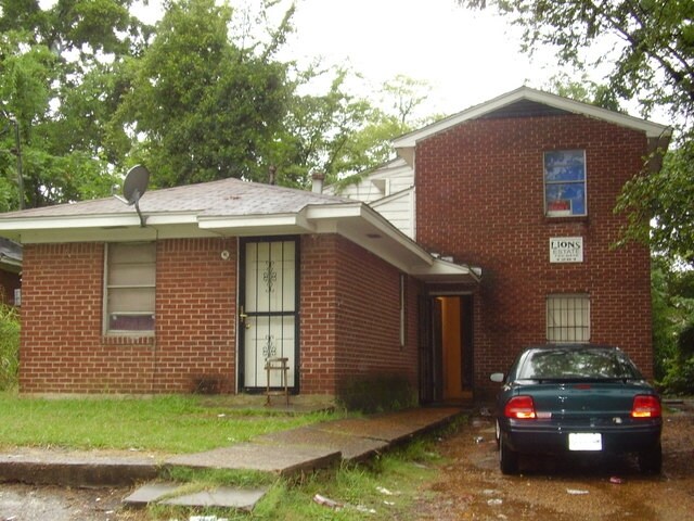Building Photo - Lions Estate