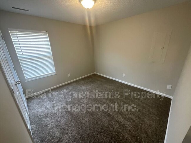 Building Photo - 2470 Shadow Valley Rd