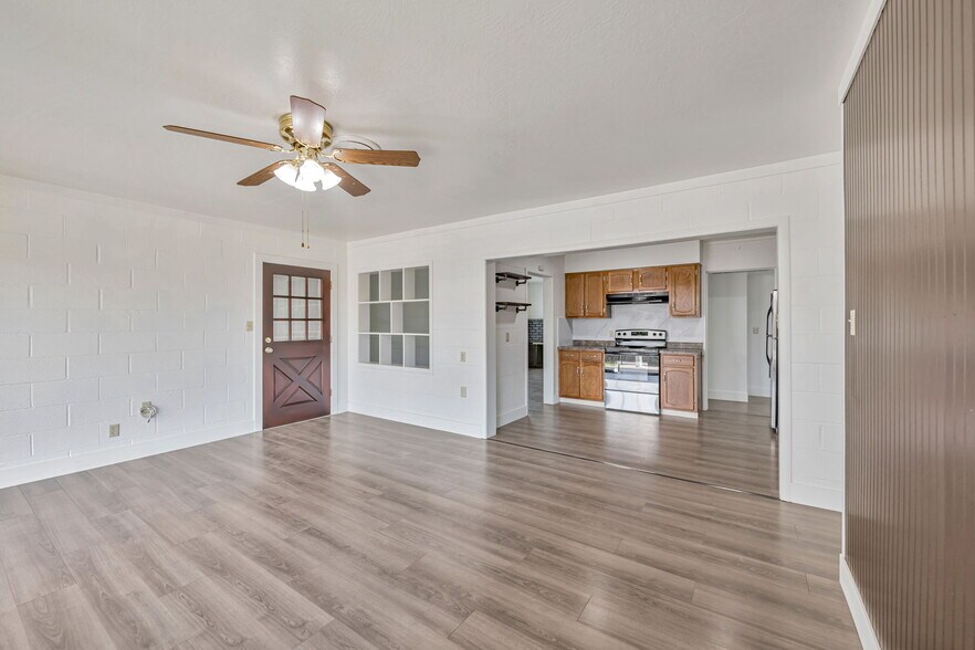 Building Photo - 5400 Valletta Way