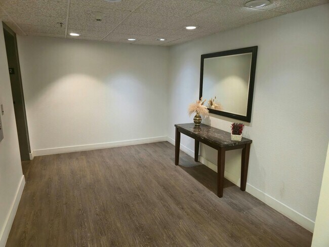 Building Photo - 1514 Seventh Avenue, Unit 205