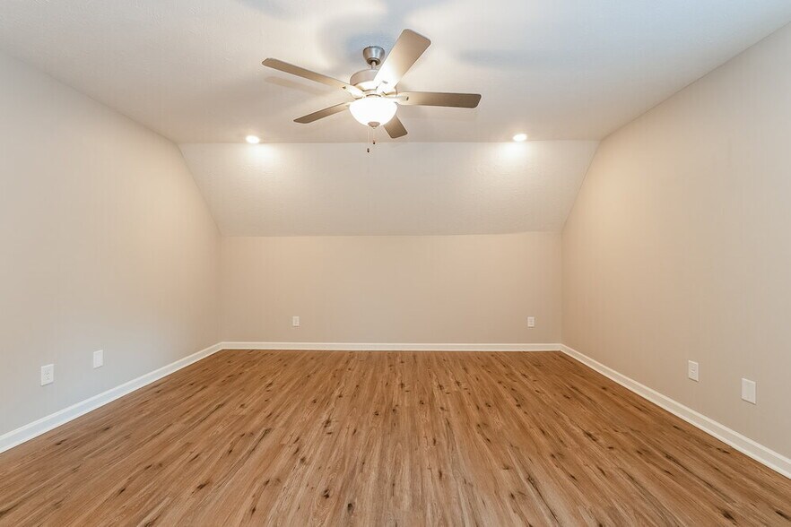 Building Photo - 1357 Busiris Dr