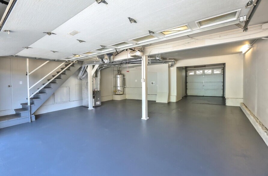 Building Photo - 1144 Valencia Way