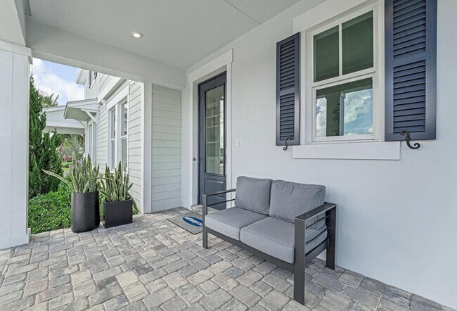 Building Photo - 923 SW Pr Ave