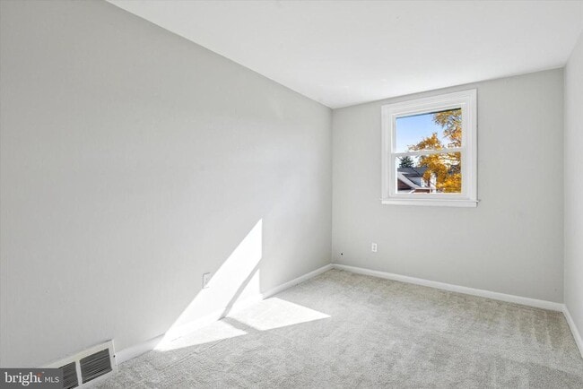 Building Photo - 334 Mary St