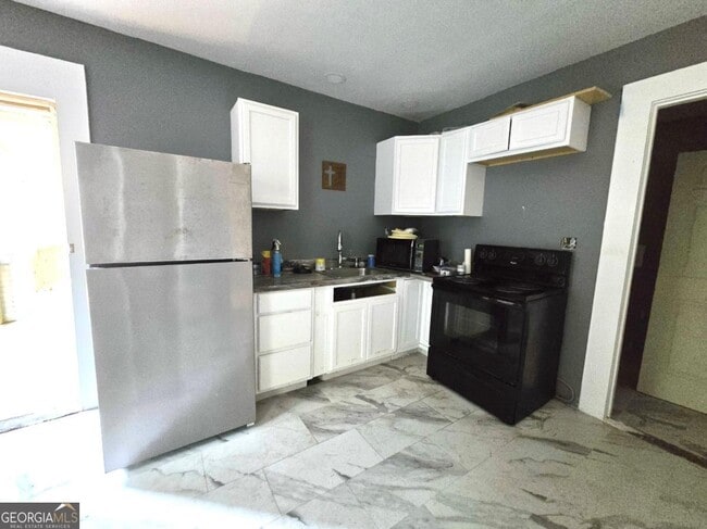 Building Photo - 947 Troupe St