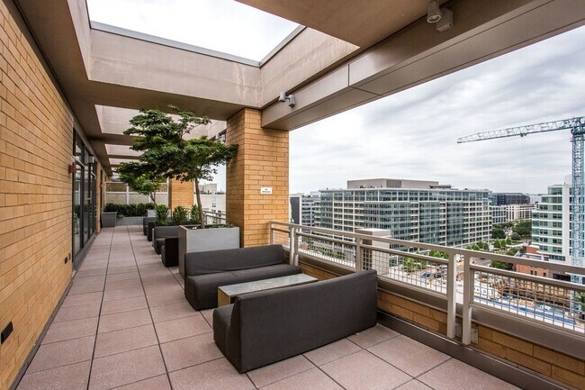 Building Photo - 475 K St NW