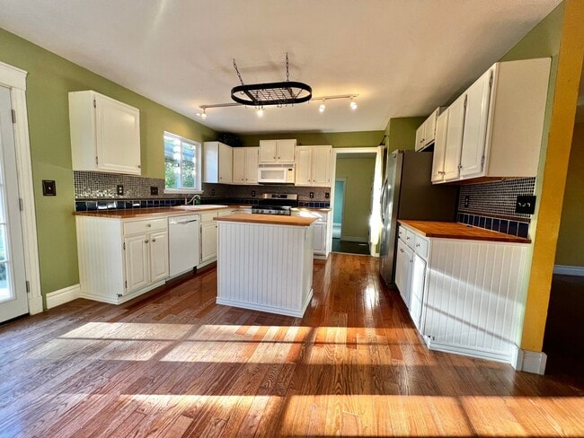 Building Photo - Charming 4 bed, 2 bath Home in North Fort ...