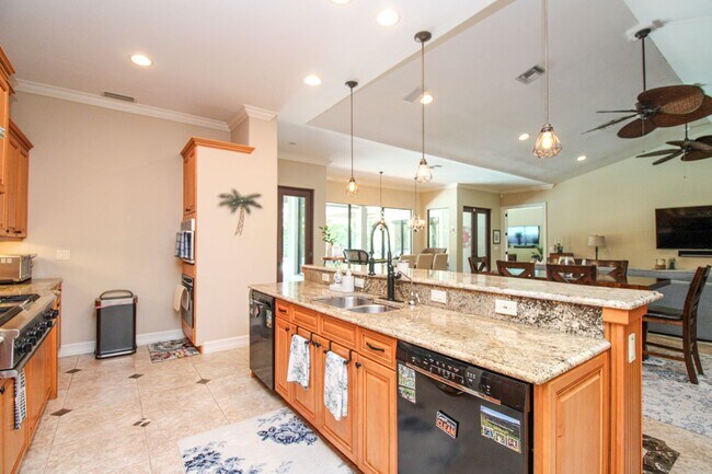 Building Photo - ** THE MOORINGS ** SINGLE FAMILY HOME 3 PL...