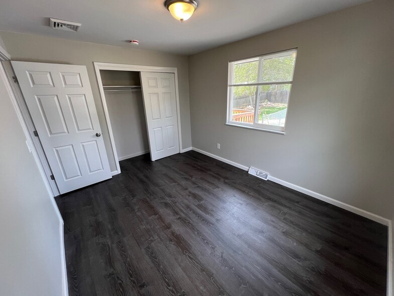 Third Bedroom - 425 S Oak St