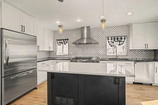 Building Photo - 2646 S Cherokee St