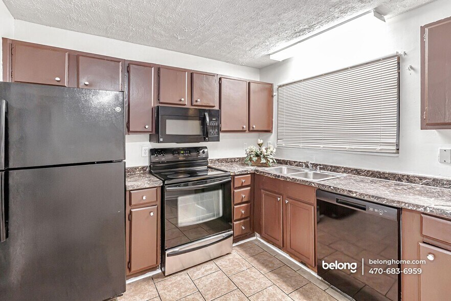 Building Photo - 3575 Oakvale Rd