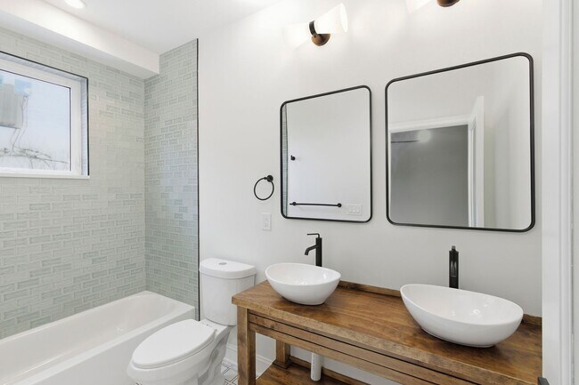 Building Photo - 2926 W Oxford St