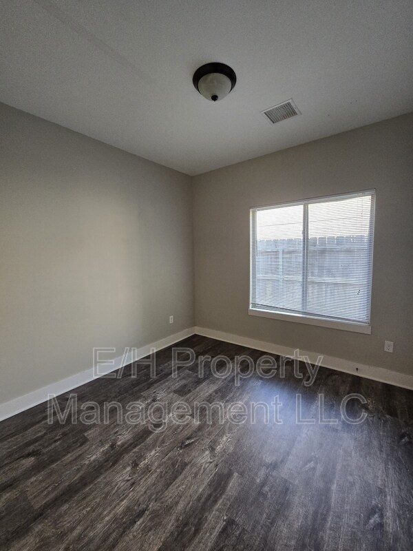 Building Photo - 3321 E Aster St