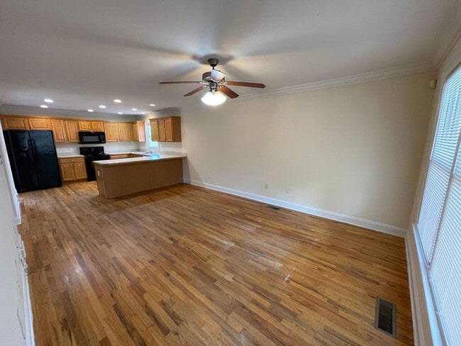 Building Photo - PRE-LEASING FOR AUGUST 2026!