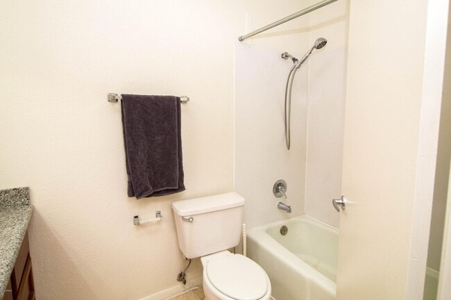 Building Photo - Amazing home is now available in heart of Glendale/ Utilities included only $1550.00