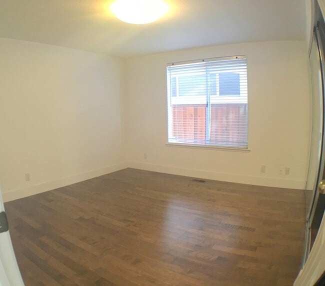 Building Photo - Gated Community at Canyon Lakes