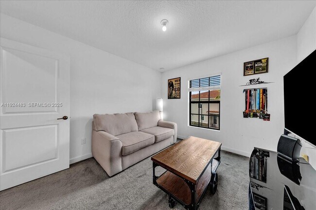 Building Photo - 1004 Willow Pl