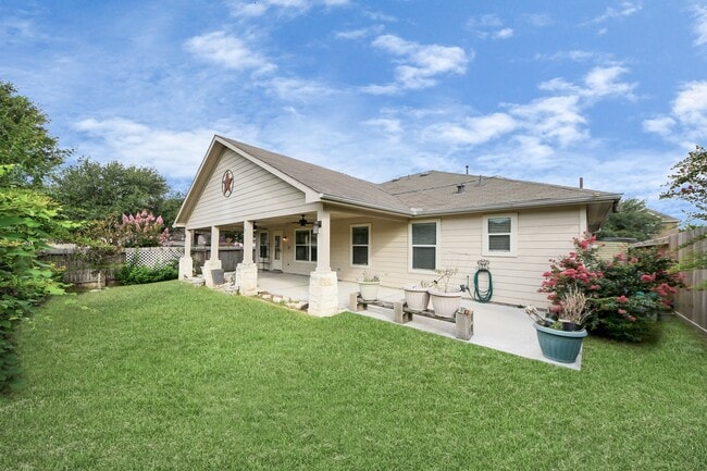 Building Photo - 21823 Wildcroft Dr