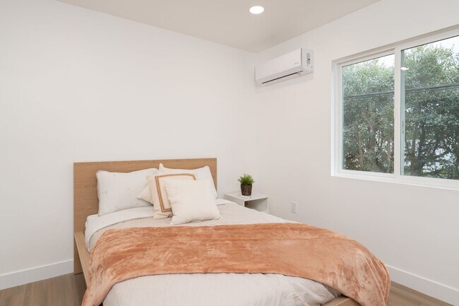 Building Photo - New Charming ADU!!! 1 Bed/1 Bath 490 Sq. Ft. $2,300/mo.