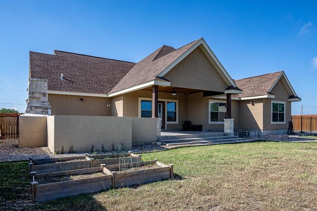 Building Photo - 136 Dos Caballos