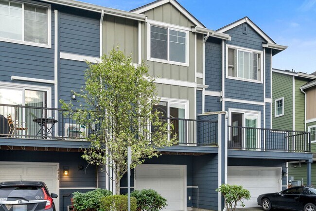 Building Photo - Spaciously Modern Tri Level Townhome for Rent in North Everett
