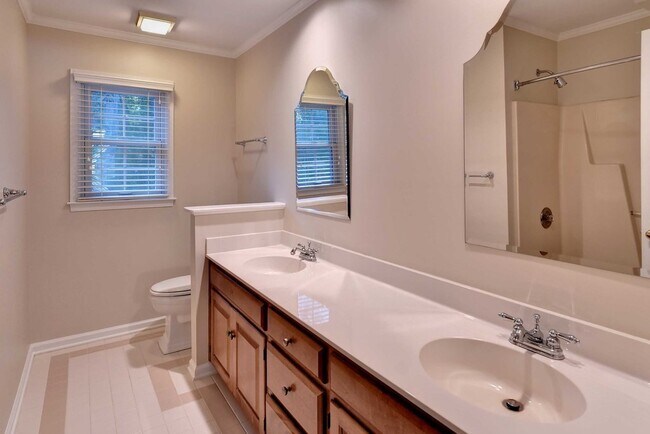 Building Photo - Beautiful Home on Quiet Cul-de-sac