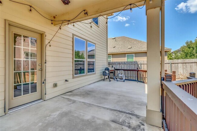 Building Photo - 900 Sawbuck Dr