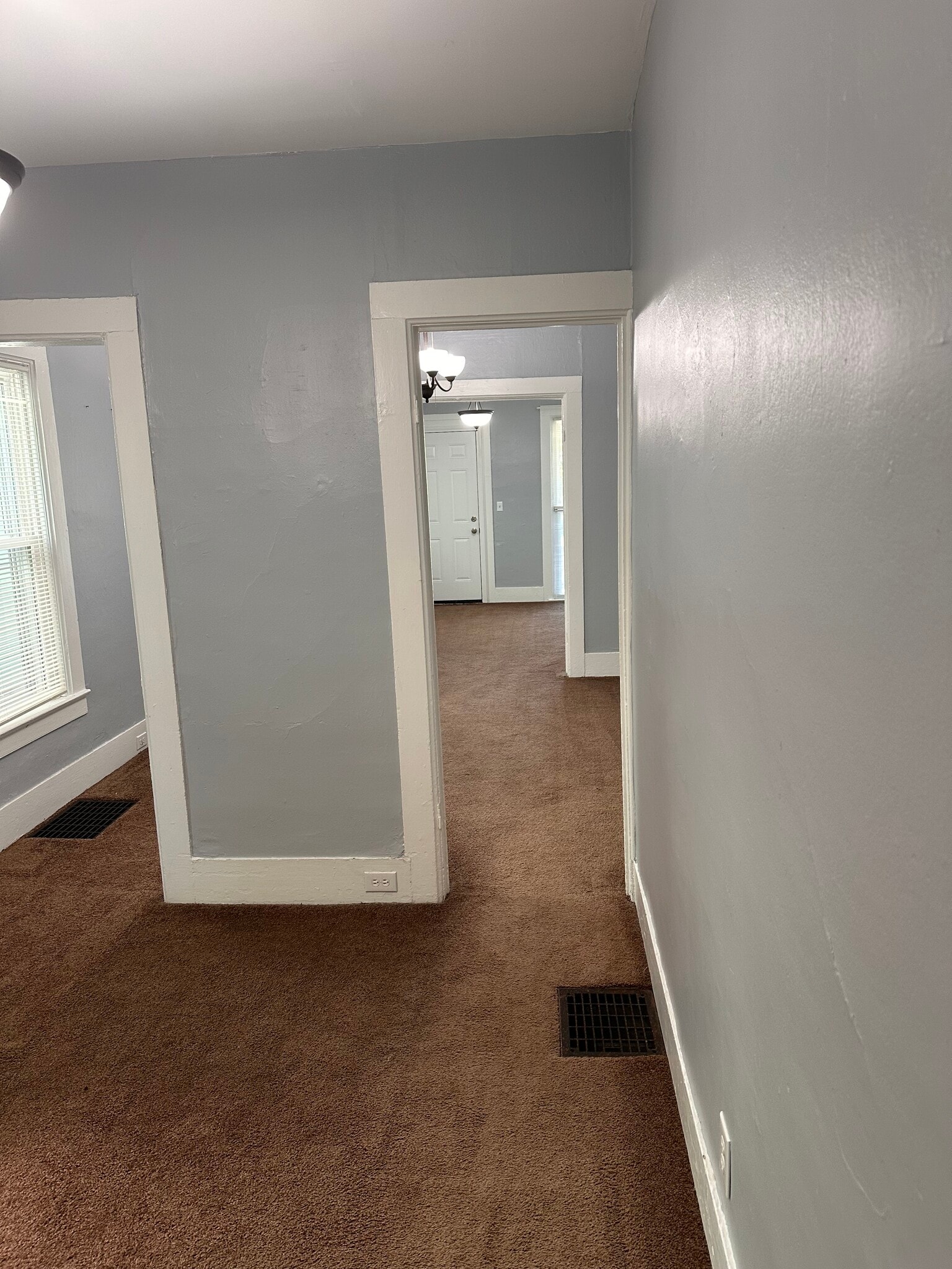 Building Photo - 136 Chapin St