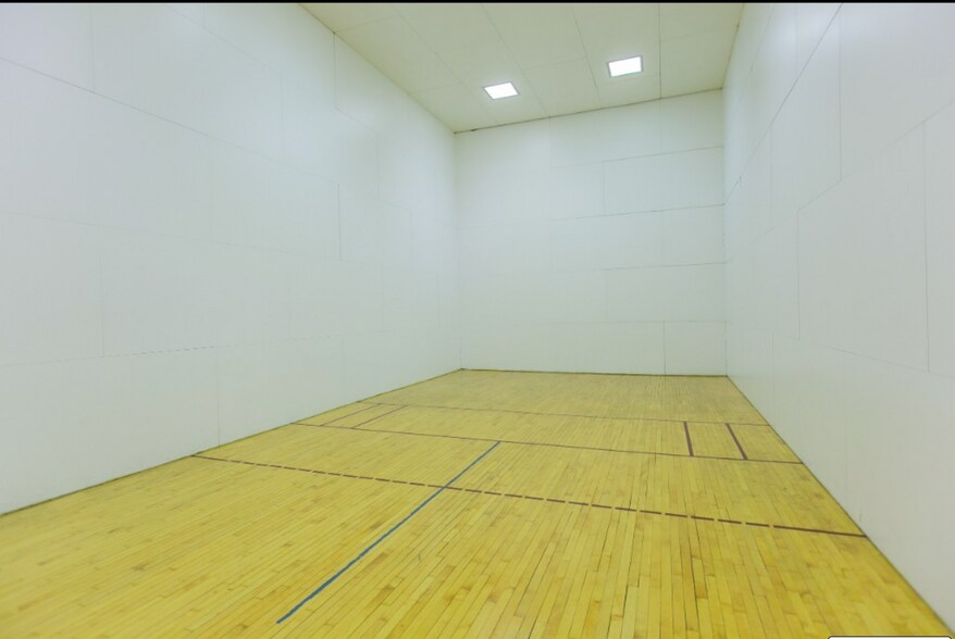 Building Photo - 211 E Ohio St