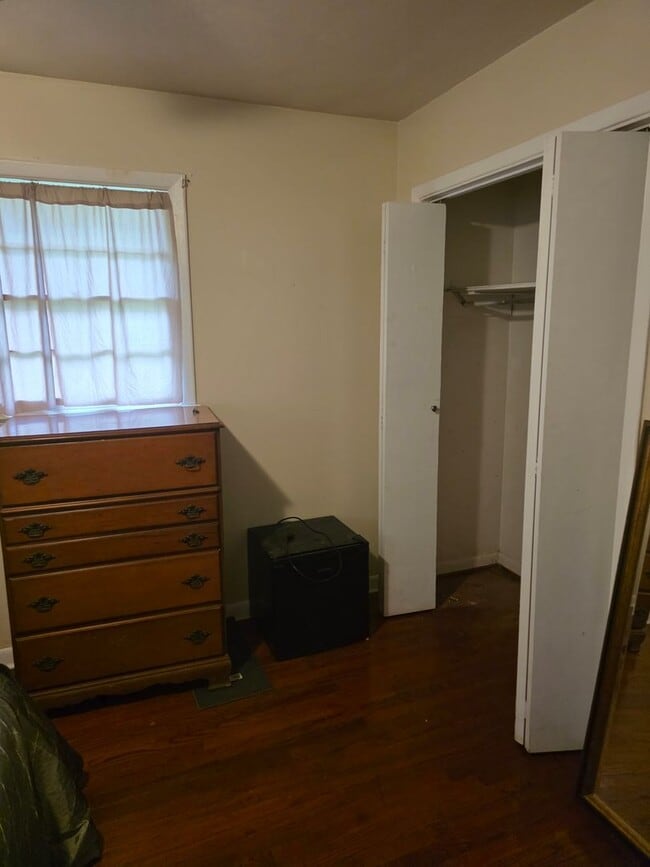 Building Photo - Month to month 1 BR rental Share
