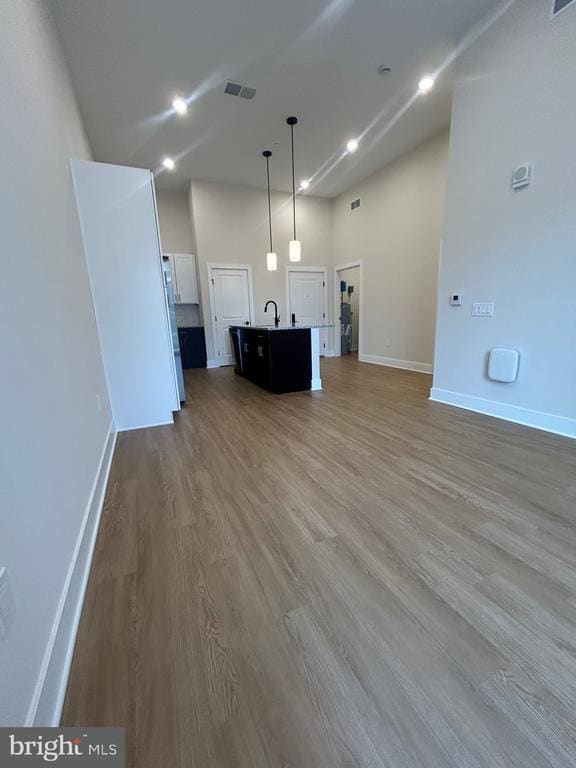 Building Photo - 624 Main St