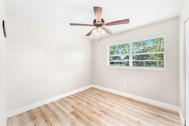 Building Photo - 2160 Fairlane Dr